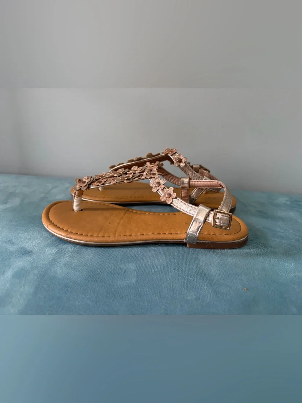 Girls size 1 Floral T-Strap Sandals - Rose Gold